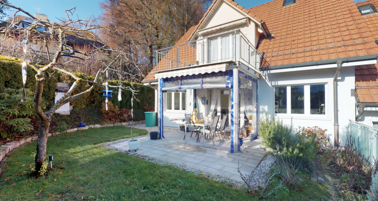 Attraktives Einfamilienhaus mit Garten am Bach und toller Weitsicht image 1