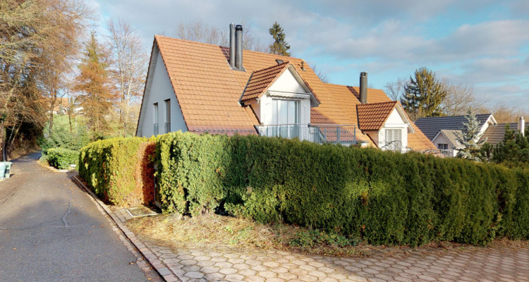 Attraktives Einfamilienhaus mit Garten am Bach und toller Weitsicht image 4