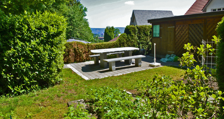 Attraktives Einfamilienhaus mit Garten am Bach und toller Weitsicht image 3