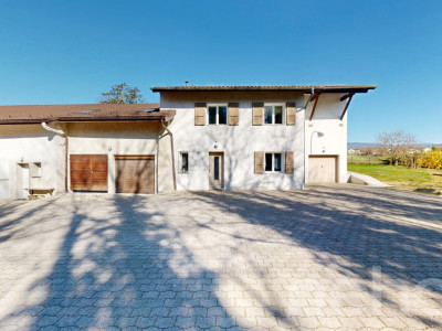 Maison mitoyenne rénovée avec jardin privatif image 1