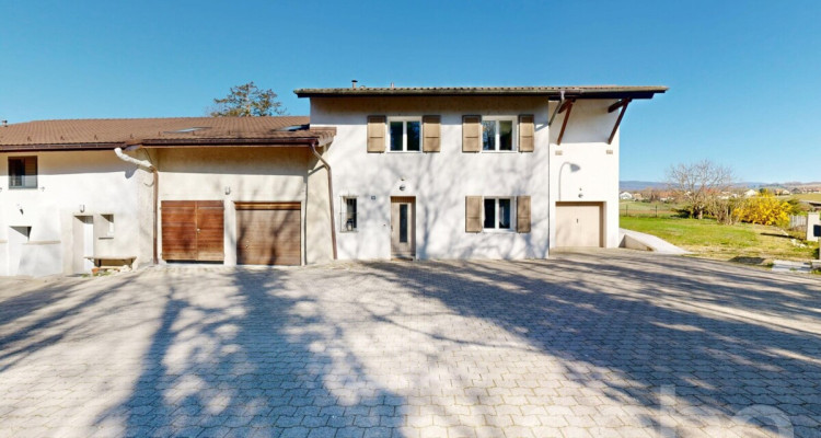Maison mitoyenne rénovée avec jardin privatif image 1
