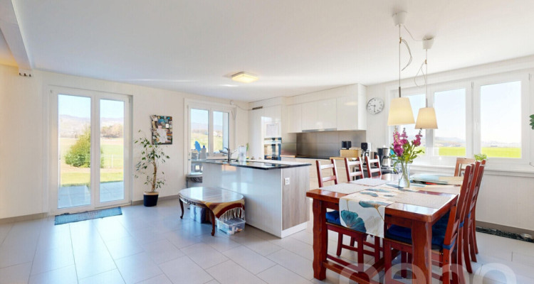 Maison mitoyenne rénovée avec jardin privatif image 4