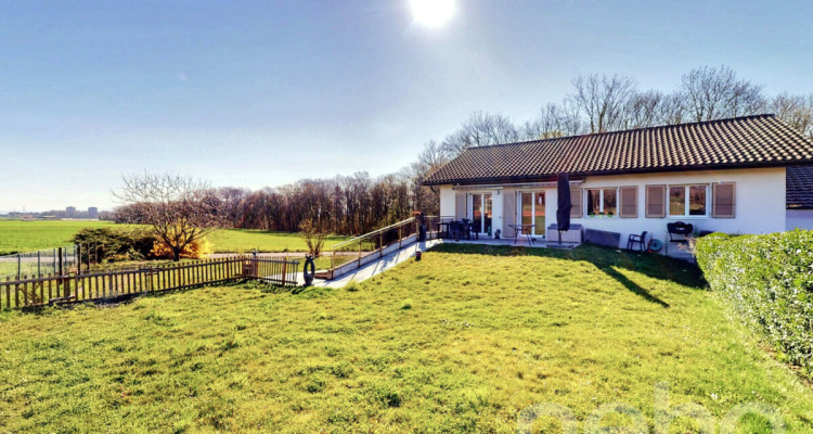 Maison mitoyenne rénovée avec jardin privatif image 5