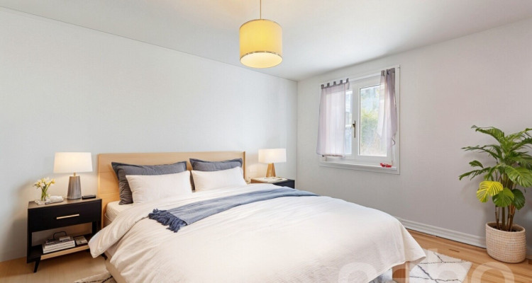 Maison mitoyenne rénovée avec jardin privatif image 7