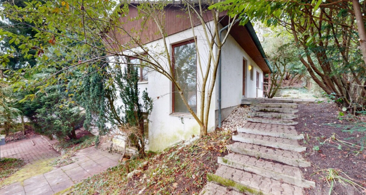 Freistehendes Einfamilienhaus mit viel Privatsphäre in Laufen BL image 1