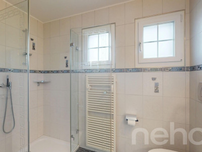 Einzigartige Gartenwohnung mit Aussenpool image 11