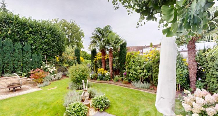 Einzigartige Gartenwohnung mit Aussenpool image 1