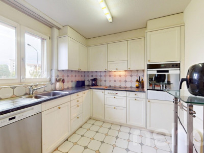 Wohngenuss mit Stil - 4.5-Zimmerwohnung mit Kamin, Terrasse & Loggia image 4