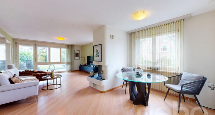 Wohngenuss mit Stil - 4.5-Zimmerwohnung mit Kamin, Terrasse & Loggia image 1