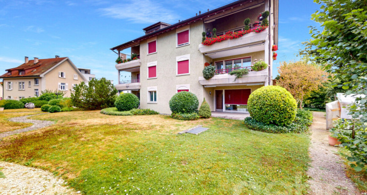 Wohngenuss mit Stil - 4.5-Zimmerwohnung mit Kamin, Terrasse & Loggia image 11