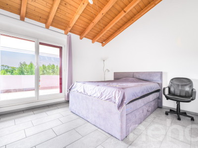 Moderne Doppelhaushälfte mit grossem Umschwung image 5