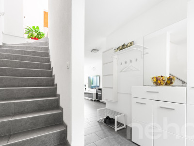 Moderne Doppelhaushälfte mit grossem Umschwung image 12