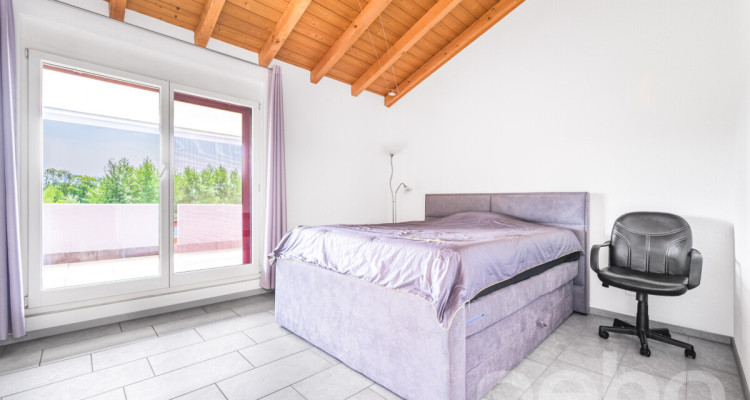 Moderne Doppelhaushälfte mit grossem Umschwung image 5