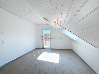 Attique lumineux au centre du village image 3