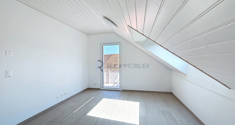 Attique lumineux au centre du village image 3