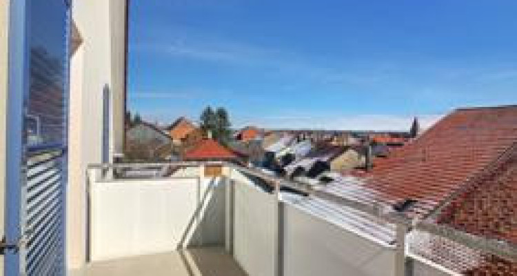 Attique lumineux au centre du village image 1