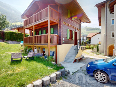 Exclusif: Chalet rénové au centre du village avec 3.5 pièces et studio image 2