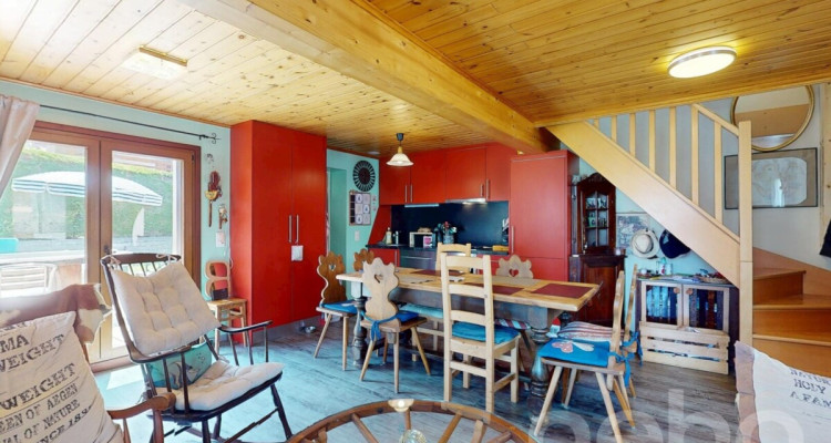 Exclusif: Chalet rénové au centre du village avec 3.5 pièces et studio image 1