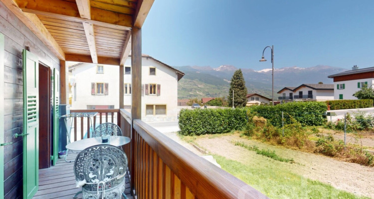 Exclusif: Chalet rénové au centre du village avec 3.5 pièces et studio image 3