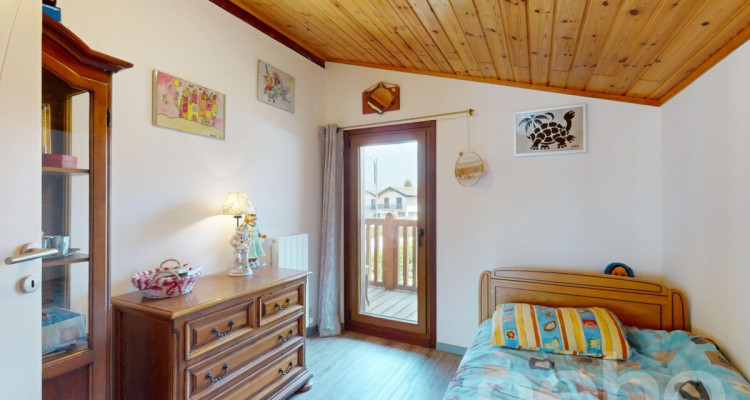 Exclusif: Chalet rénové au centre du village avec 3.5 pièces et studio image 8