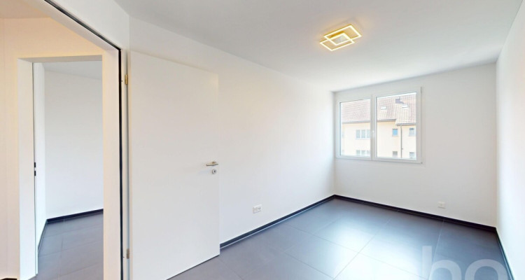 Moderne und renovierte Maisonette-Wohnung mit Gartensitzplatz image 9