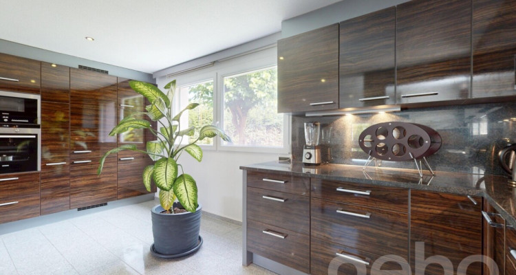 Helles Familienhaus mit Gartenparadies image 1