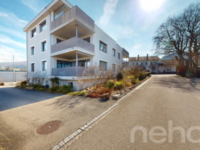 Frisch renovierte 4.5 ZI-WHG mit Seesicht und ansprechendem Grundriss image 1