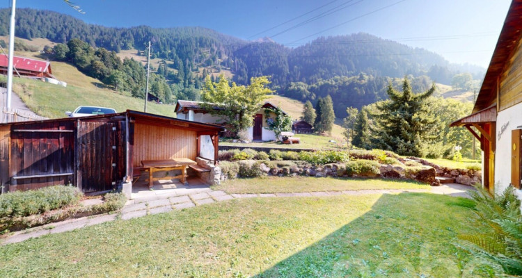 Chalet lumineux avec vue imprenable sur les montagnes image 1