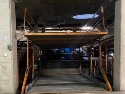 Places de parc intérieures sur lift au centre-ville de Sierre image 1