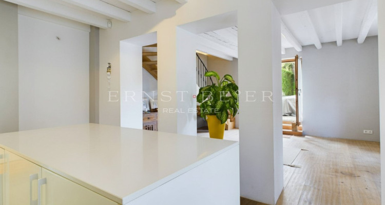 Charming Semi-Detached Villa in a Renovated Farmhouse image 3