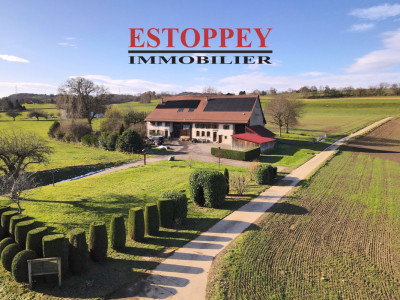 Ferme d’habitation mitoyenne de 5.5 pièces avec loft de 106 m2 image 1