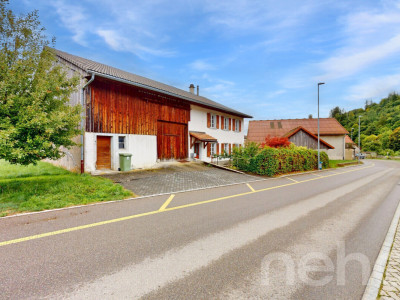 Authentique ferme du 19e siècle aux grands volumes et potentiel! image 1