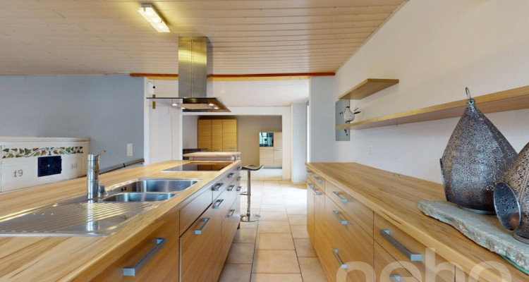 Authentique ferme du 19e siècle aux grands volumes et potentiel! image 8