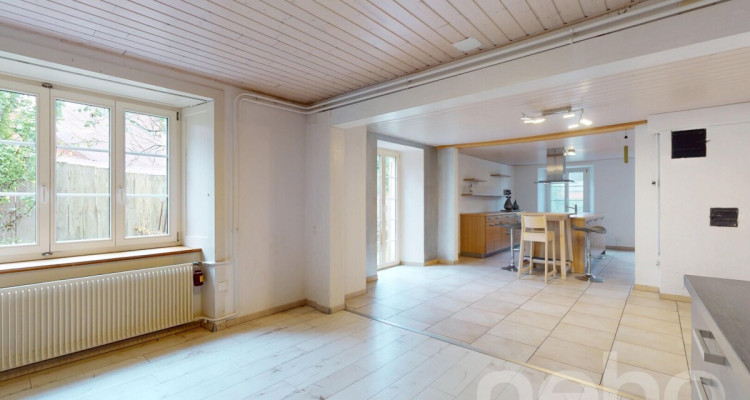 Authentique ferme du 19e siècle aux grands volumes et potentiel! image 9