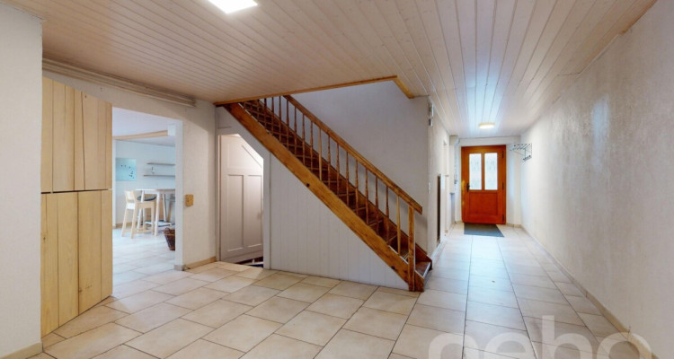 Authentique ferme du 19e siècle aux grands volumes et potentiel! image 11