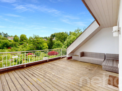 Stilvolles, renoviertes Doppel-EFH mit pflegeleichtem Garten image 2