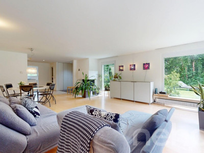 Stilvolles, renoviertes Doppel-EFH mit pflegeleichtem Garten image 3