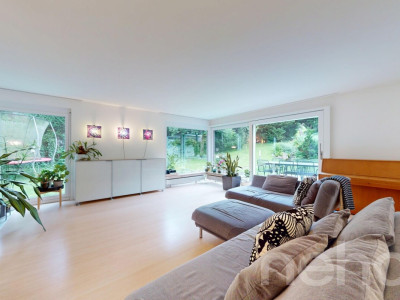 Stilvolles, renoviertes Doppel-EFH mit pflegeleichtem Garten image 4