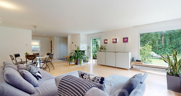 Stilvolles, renoviertes Doppel-EFH mit pflegeleichtem Garten image 3