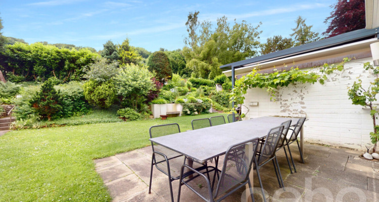 Stilvolles, renoviertes Doppel-EFH mit pflegeleichtem Garten image 5