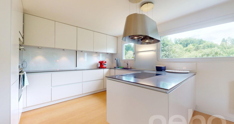 Stilvolles, renoviertes Doppel-EFH mit pflegeleichtem Garten image 7