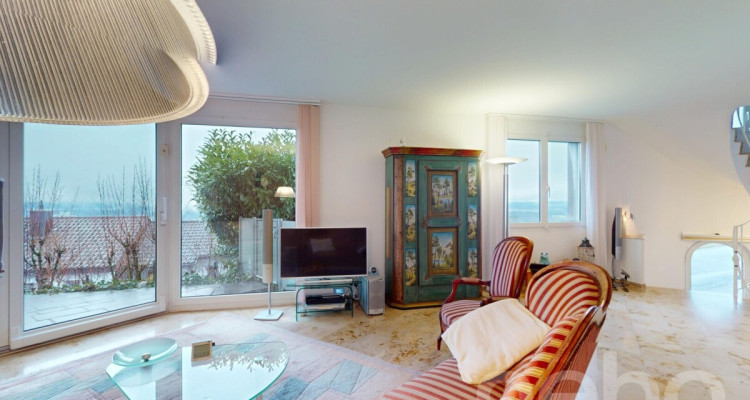 Lichtdurchflutetes Einfamilienhaus mit unverbaubarer Aussicht image 1