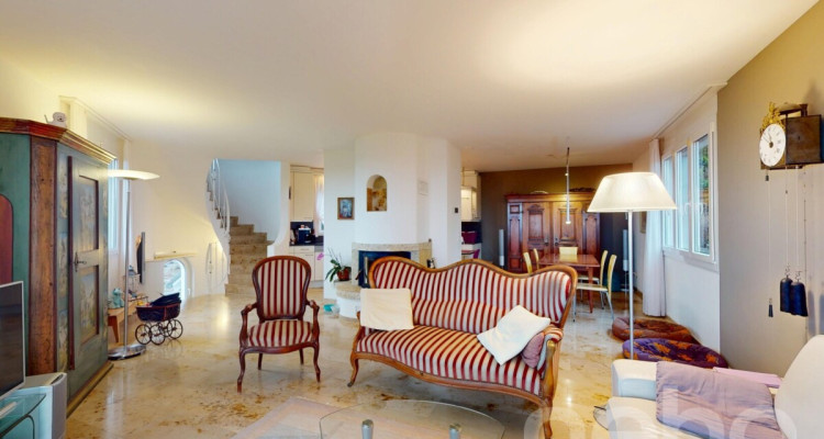 Lichtdurchflutetes Einfamilienhaus mit unverbaubarer Aussicht image 3