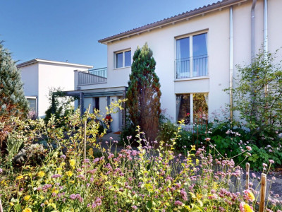 Charmante Doppelhaushälfte in freundlichem Quartier sucht neue Familie image 1