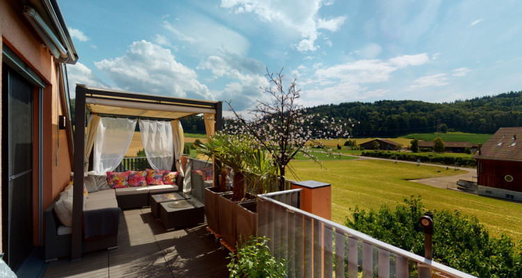 Idyllische 4.5-Zimmer-Dachwohnung mit Charme image 1