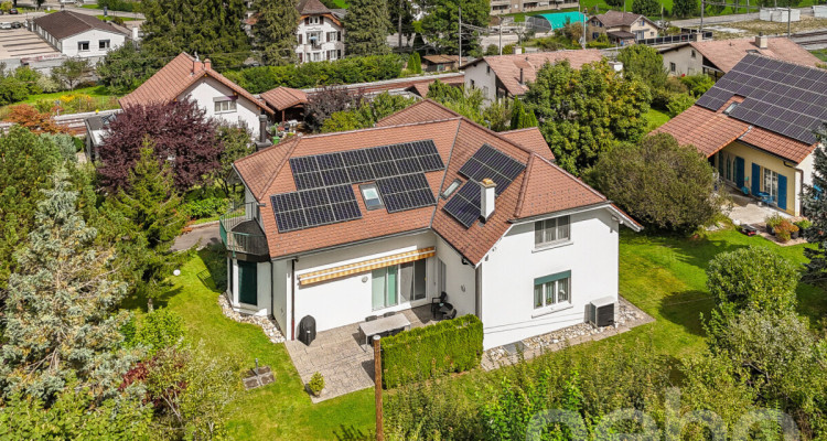 Splendide maison familiale avec grands volumes et jardin exposé sud! image 3