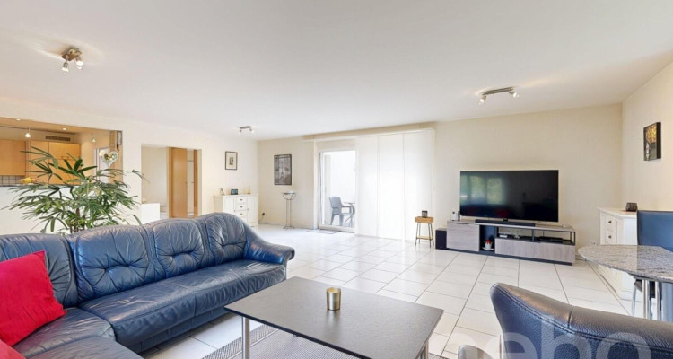 Splendide maison familiale avec grands volumes et jardin exposé sud! image 2