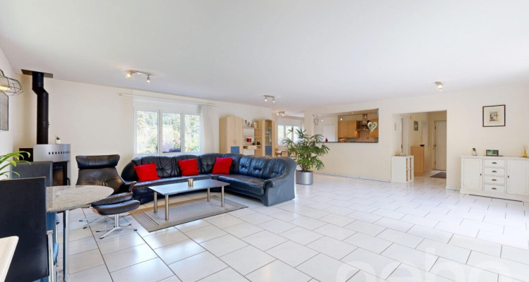 Splendide maison familiale avec grands volumes et jardin exposé sud! image 4