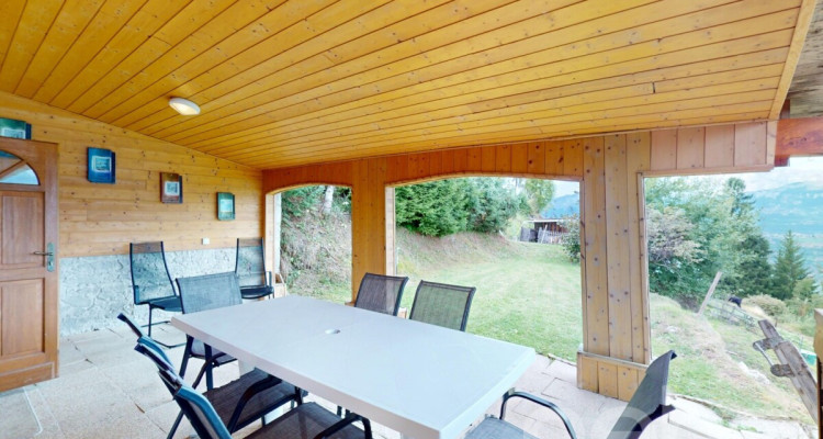 Charmant chalet mitoyen avec terrain et terrasse image 1