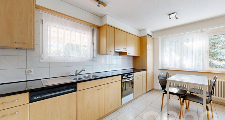 Freistehendes Einfamilienhaus mit grossem Garten und schöner Weitsicht image 7